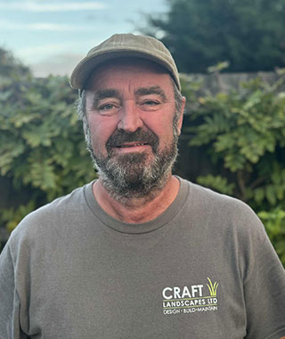 https://craftlandscapes.co.uk/wp-content/uploads/2025/11/Peter-Terry-Head-Gardener-craftlandscapes.jpg